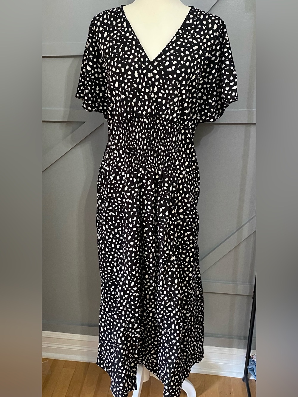 NWT Be Stage Black and White Printed V-Neck Maxi Dress Sz M